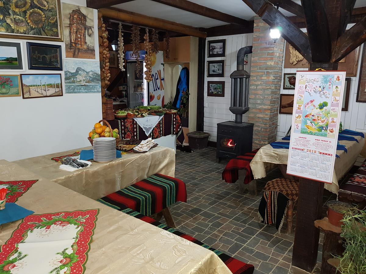 艾特诺克姆普勒克斯卡皮塔昂米斯恩布瑞格酒店 下米拉诺瓦茨 外观 照片
